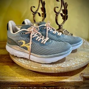 EUC Gravity Defyer Gdefy X LR8 Orthotic Walking Shoe. Size 10.5 Light Grey/Peach